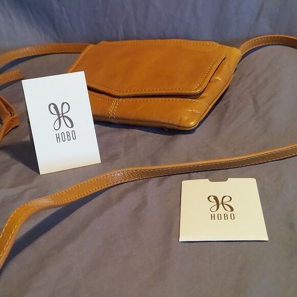 Hobo Amble Tan Leather Crossbody - Picture 1 of 12